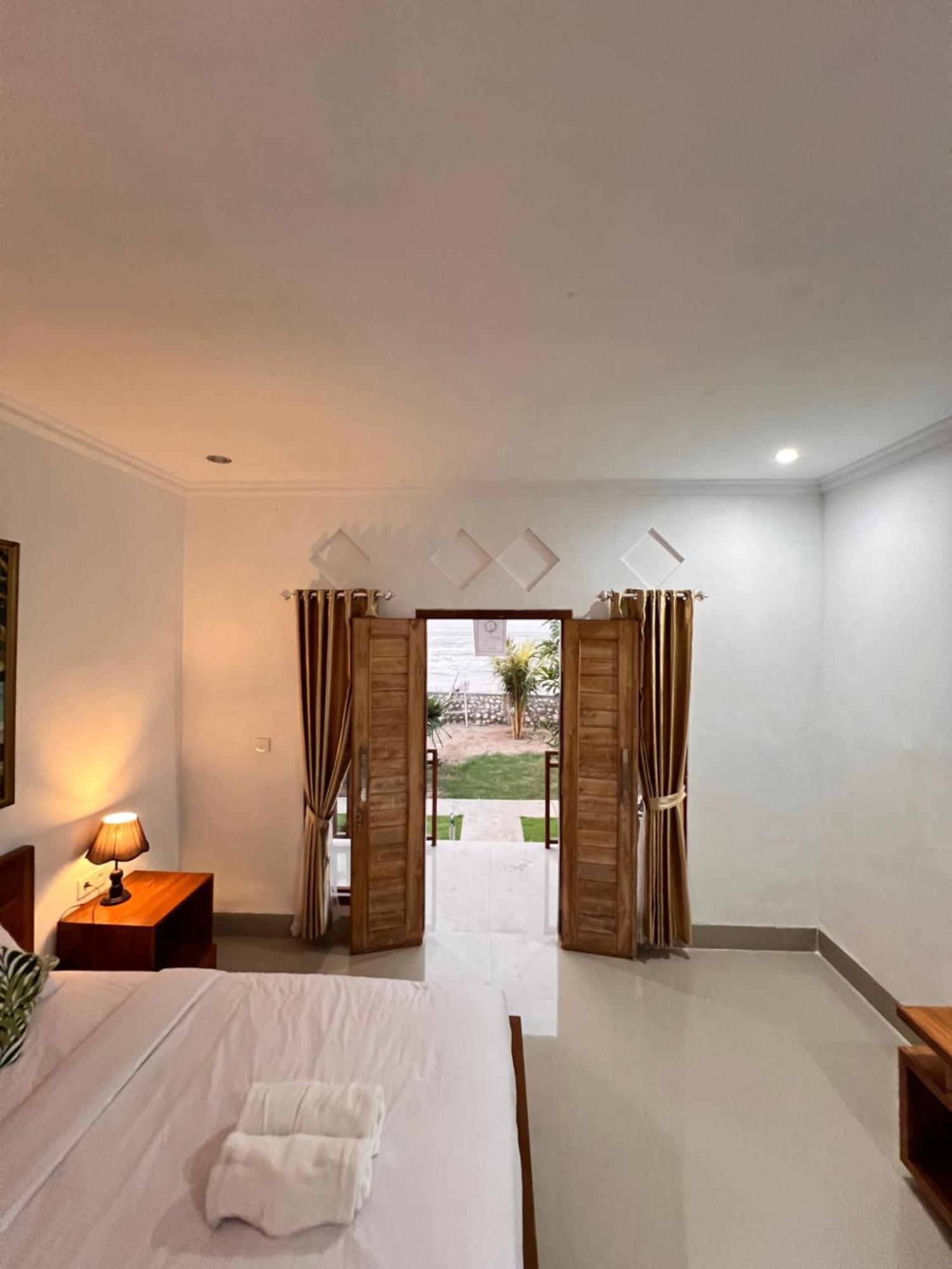 Penyon Beach House Ped Esterno foto